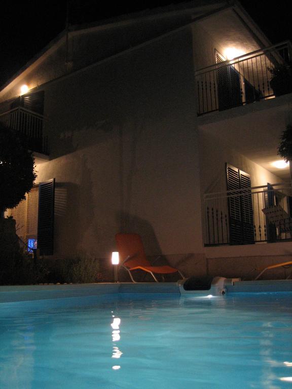 Apartments Mediterraneo Kaprije Exteriör bild