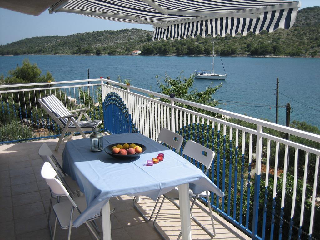 Apartments Mediterraneo Kaprije Exteriör bild