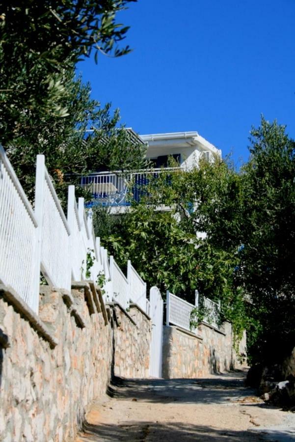 Apartments Mediterraneo Kaprije Exteriör bild